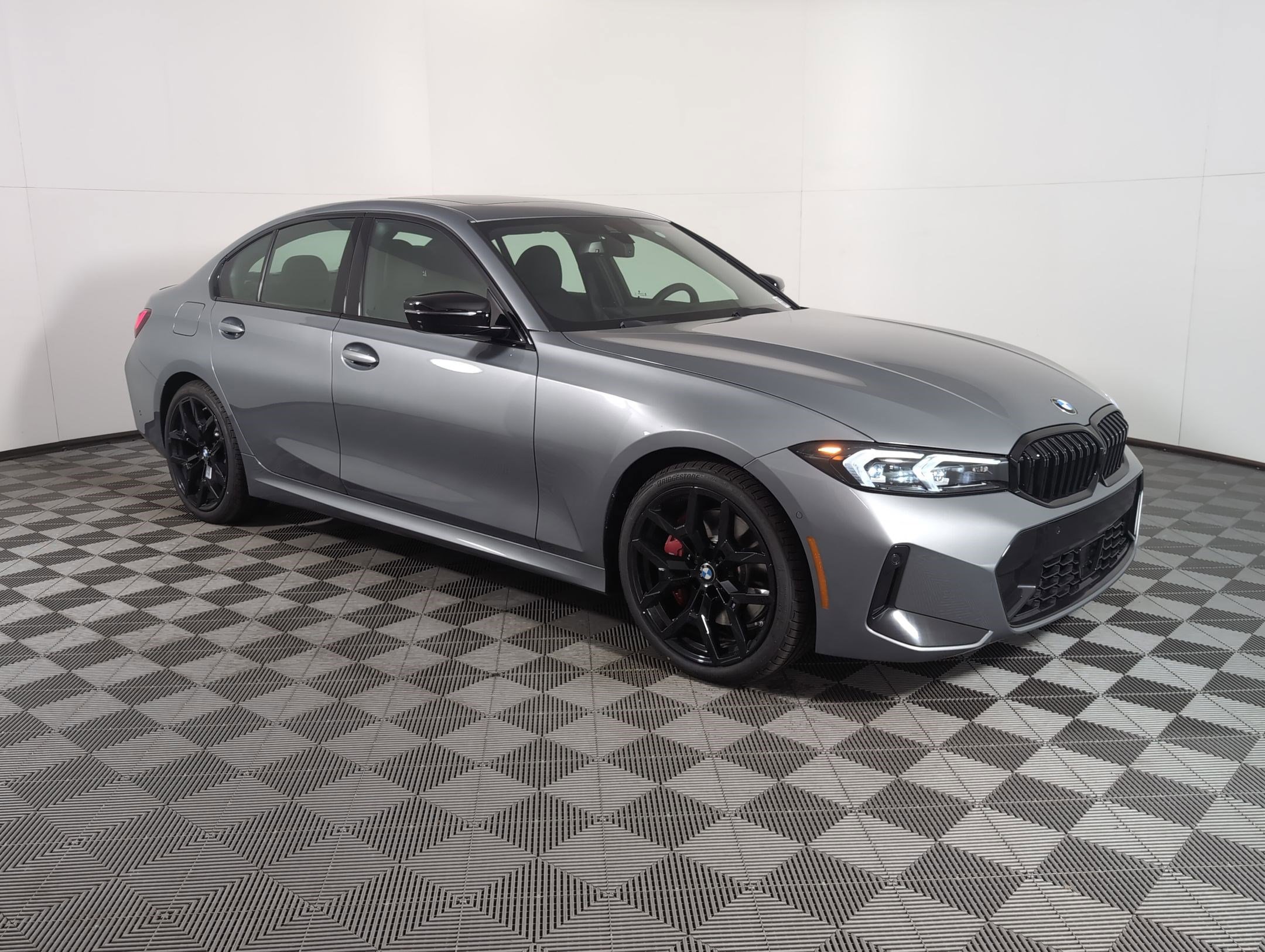 Used 2026 BMW 330i Sedan w/ M Sport Package image 6