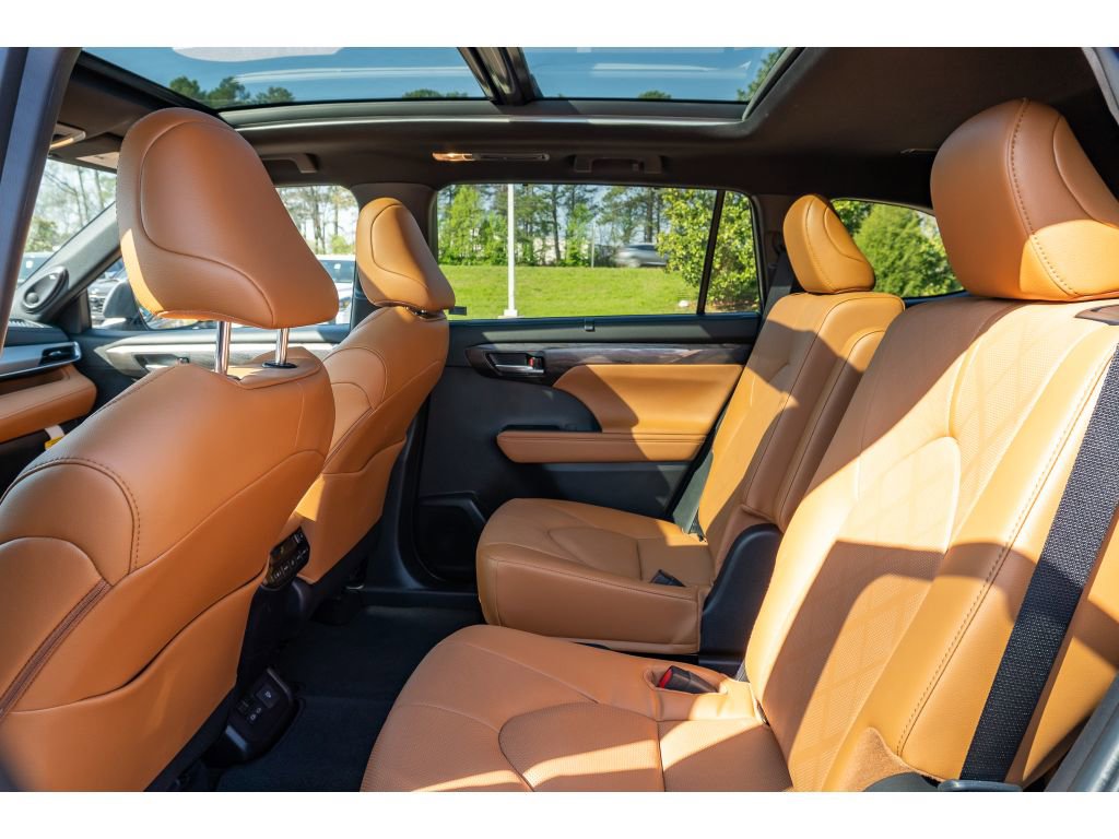 Certified 2026 Toyota Highlander Platinum image 14