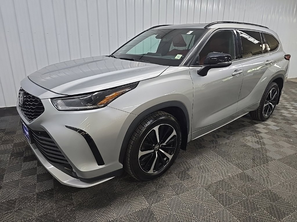 Used 2022 Toyota Highlander XSE AWD/4WD image 8