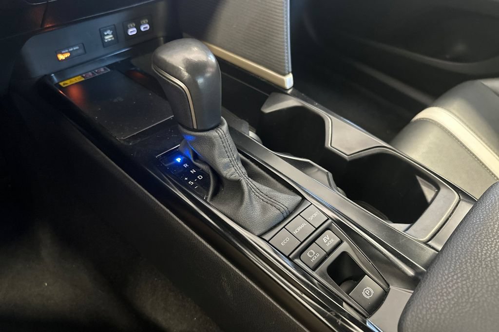 Used 2025 Toyota Camry SE FWD image 20
