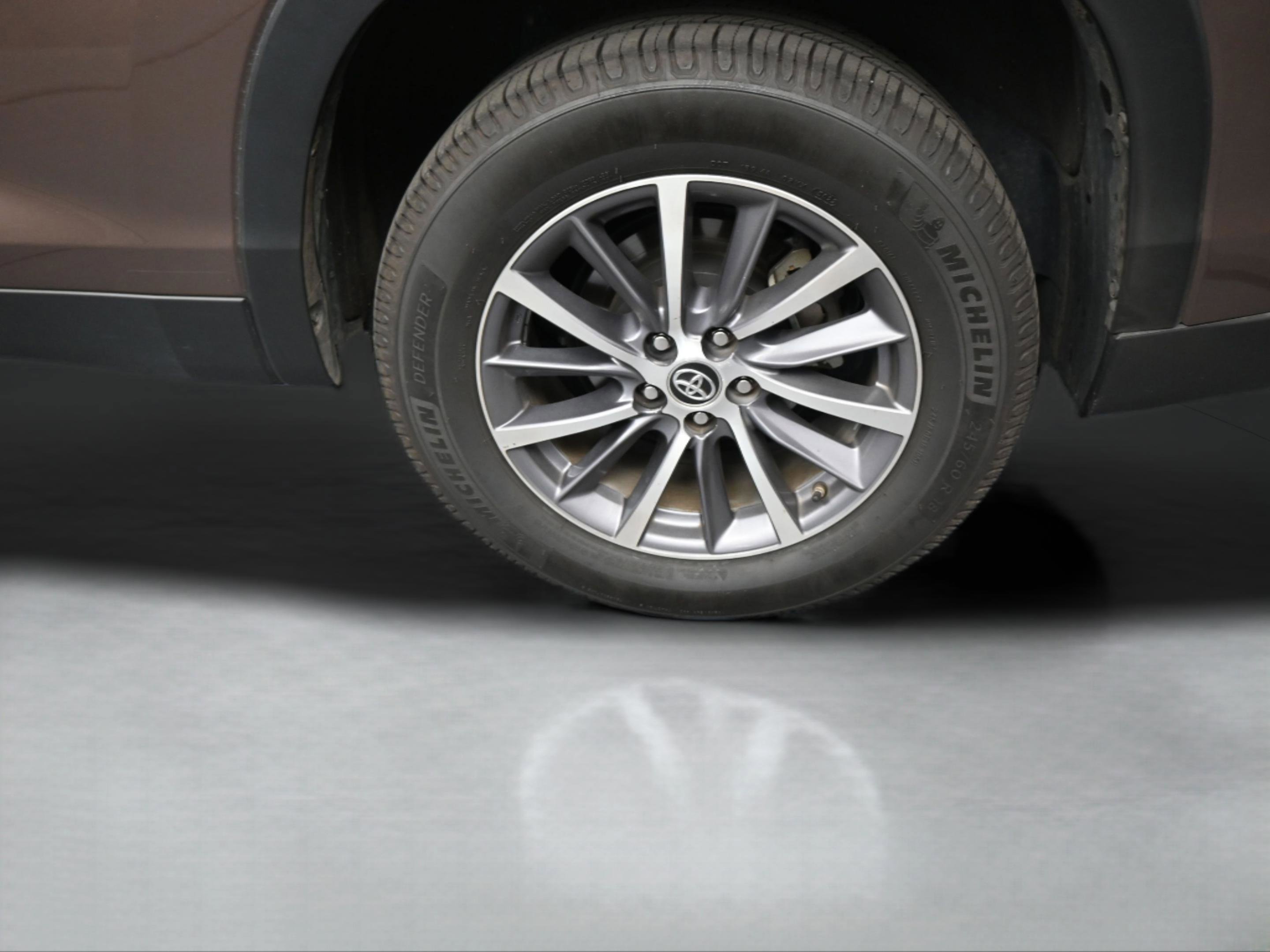 Used 2019 Toyota Highlander XLE image 37