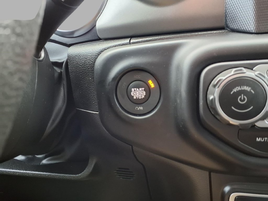 Used 2023 Jeep Gladiator Sport AWD/4WD image 9