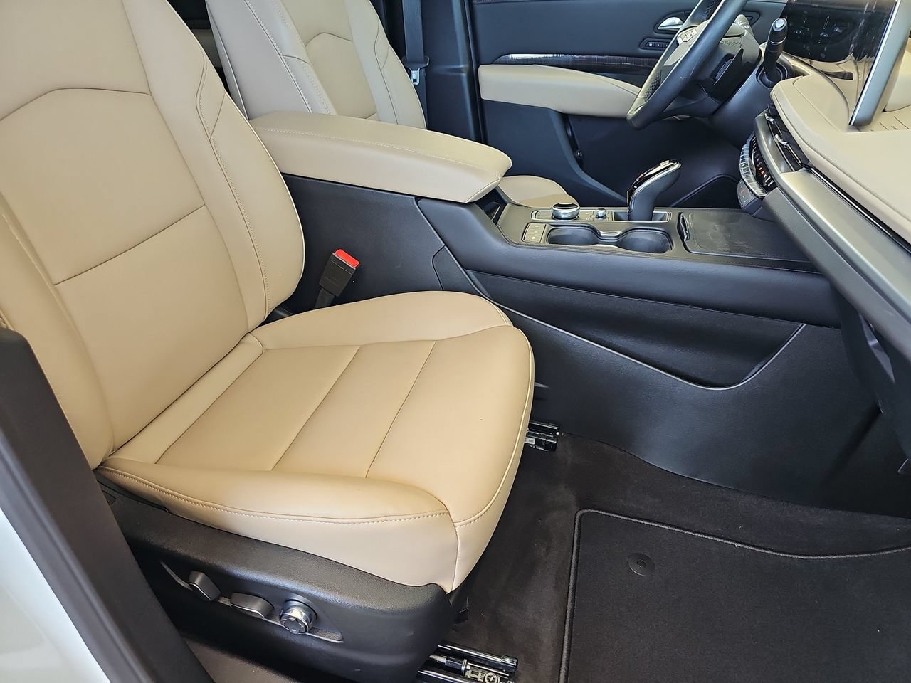 Certified 2024 Cadillac XT4 Premium Luxury w/ Cold Weather Package FWD image 10