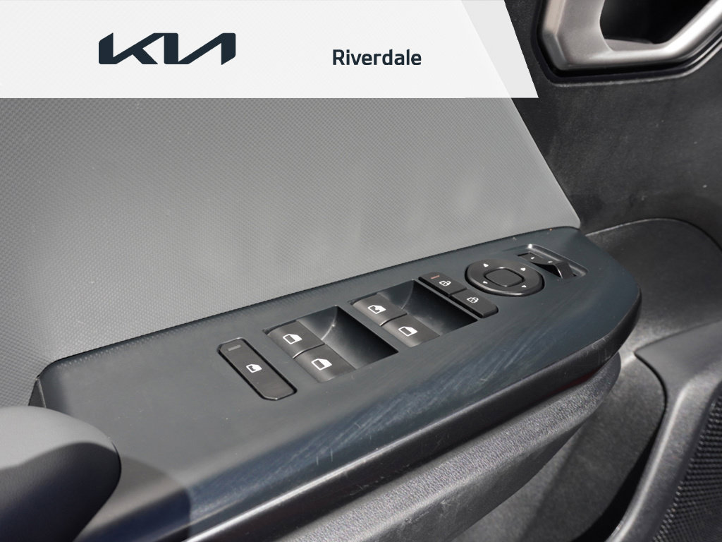 Used 2025 Kia K4 FWD image 35