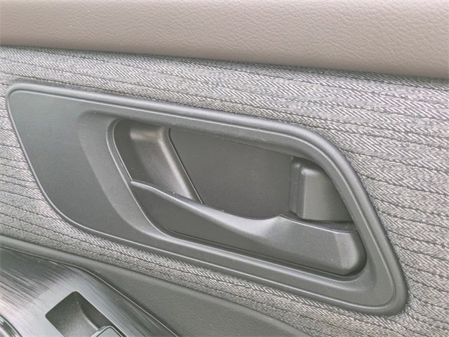 Used 2023 Nissan Rogue S image 33