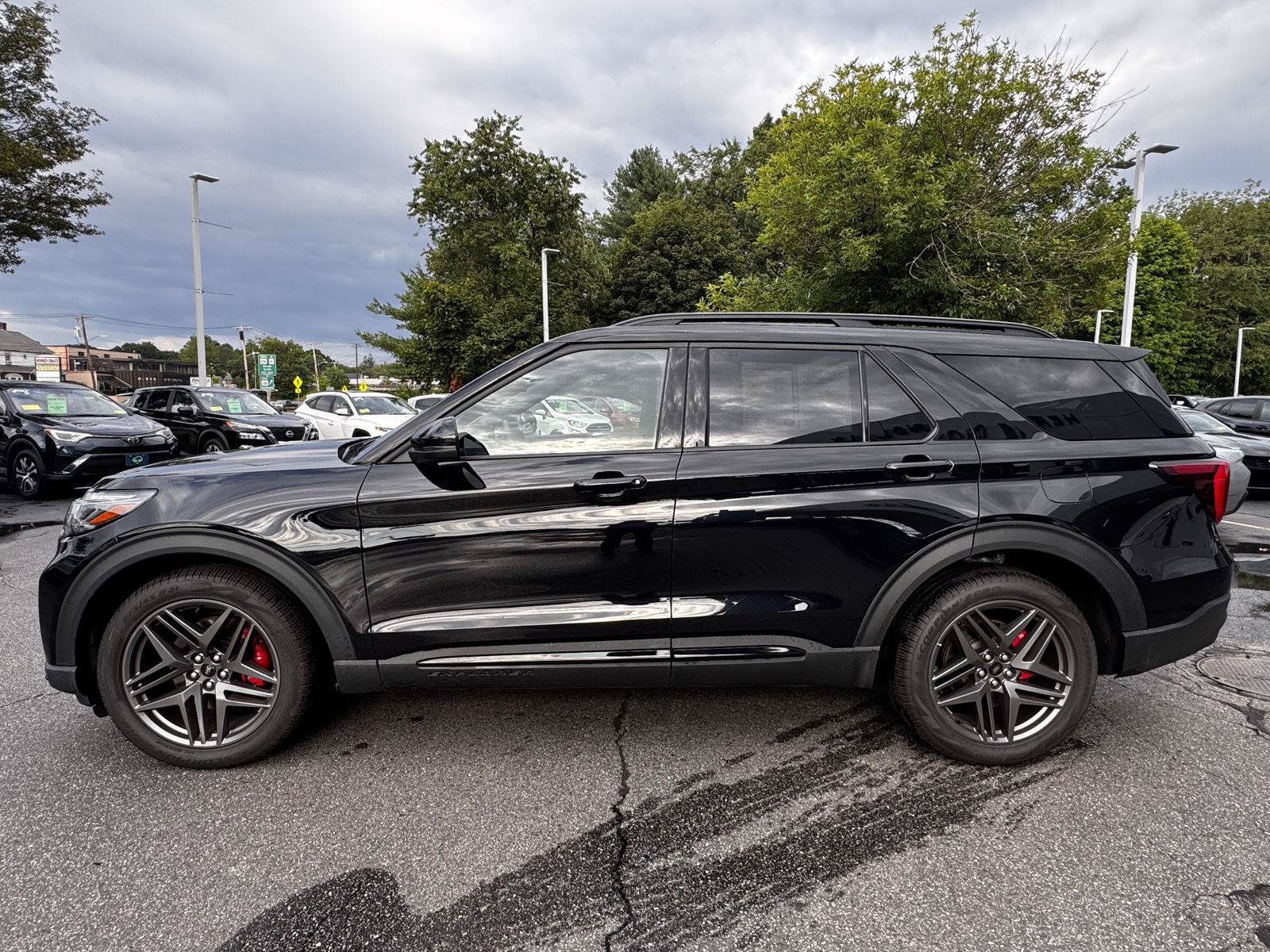 Used 2025 Ford Explorer ST AWD/4WD image 4