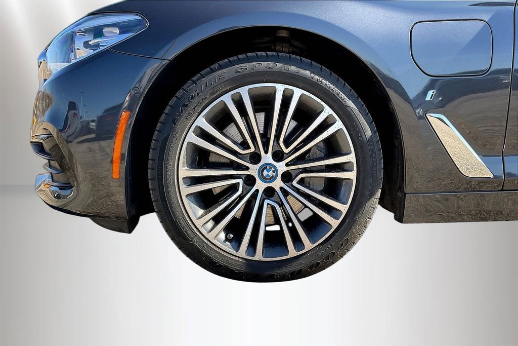 Used 2019 BMW 530e xDrive w/ Convenience Package image 28