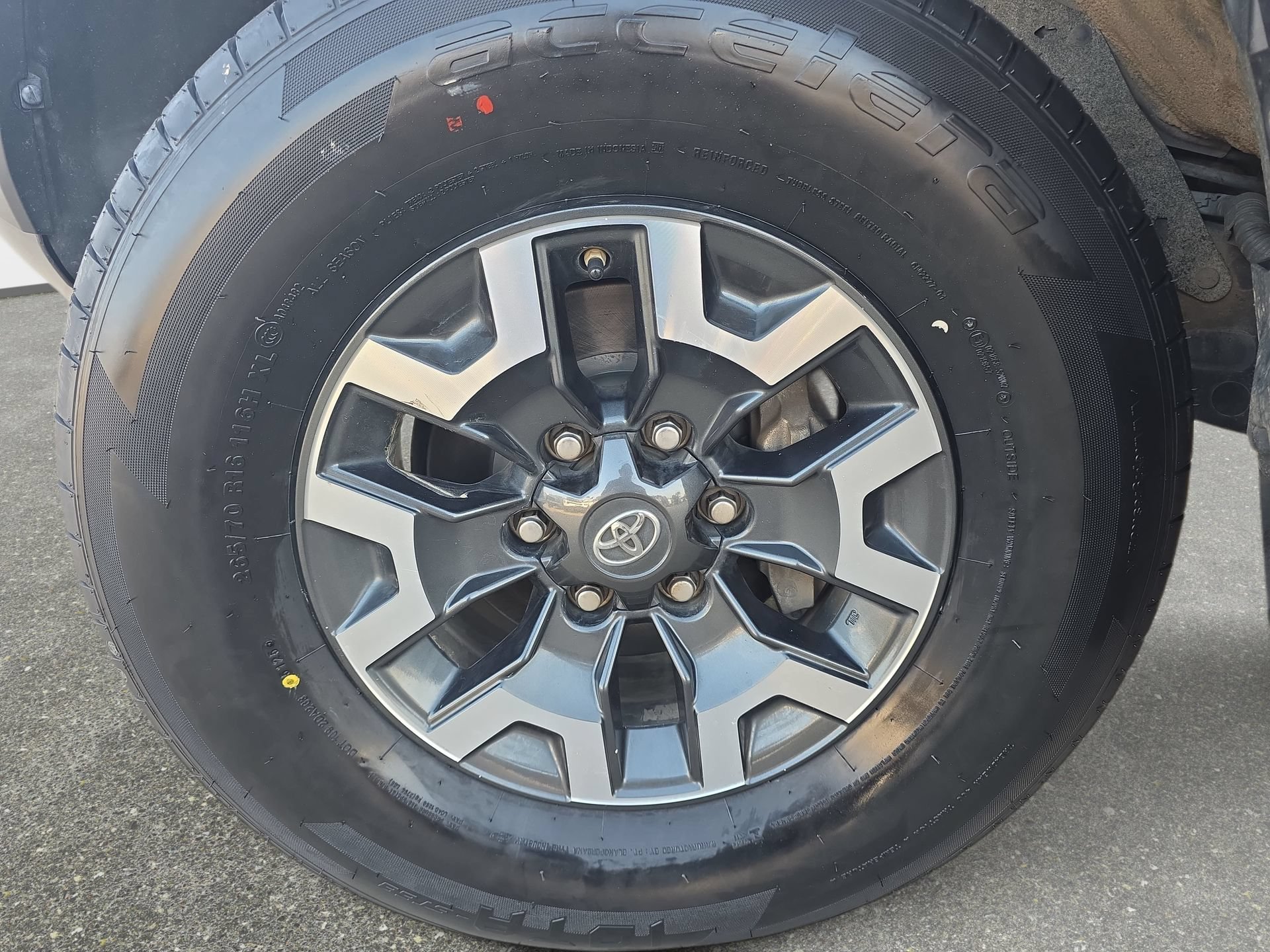 Used 2019 Toyota Tacoma TRD Off-Road w/ Technology Package AWD/4WD image 32