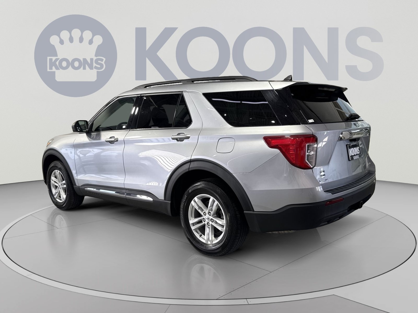Used 2023 Ford Explorer XLT w/ Class IV Trailer Tow Package AWD/4WD image 8