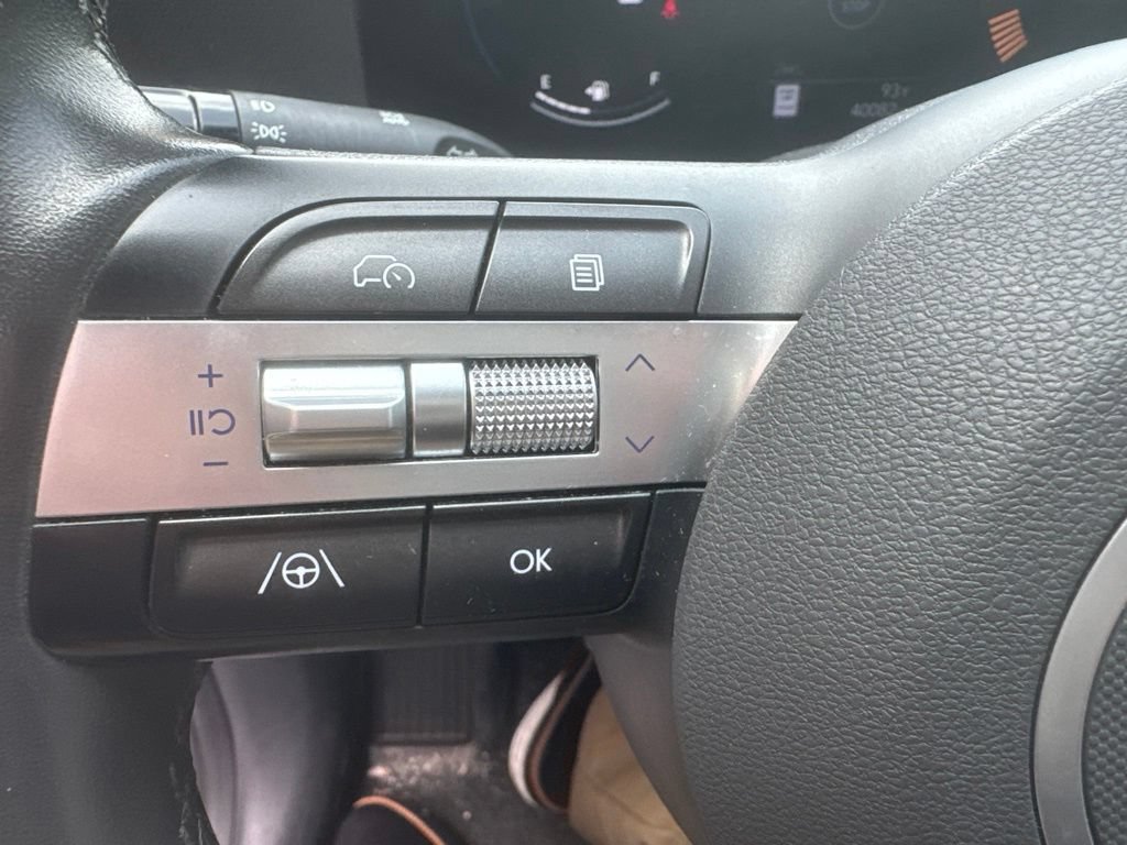Used 2025 Hyundai Kona SEL FWD image 29