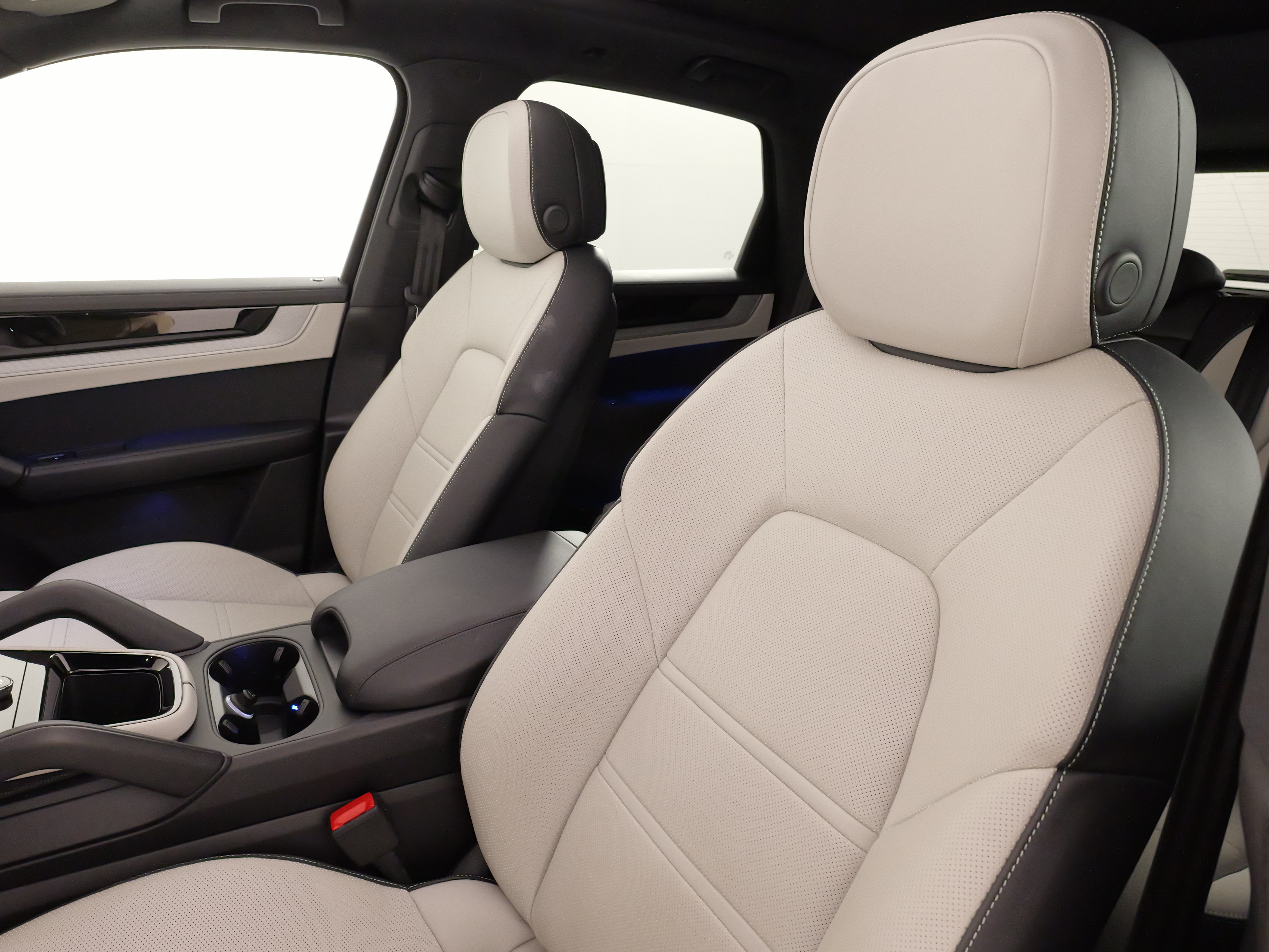 Used 2024 Porsche Cayenne S AWD/4WD image 36