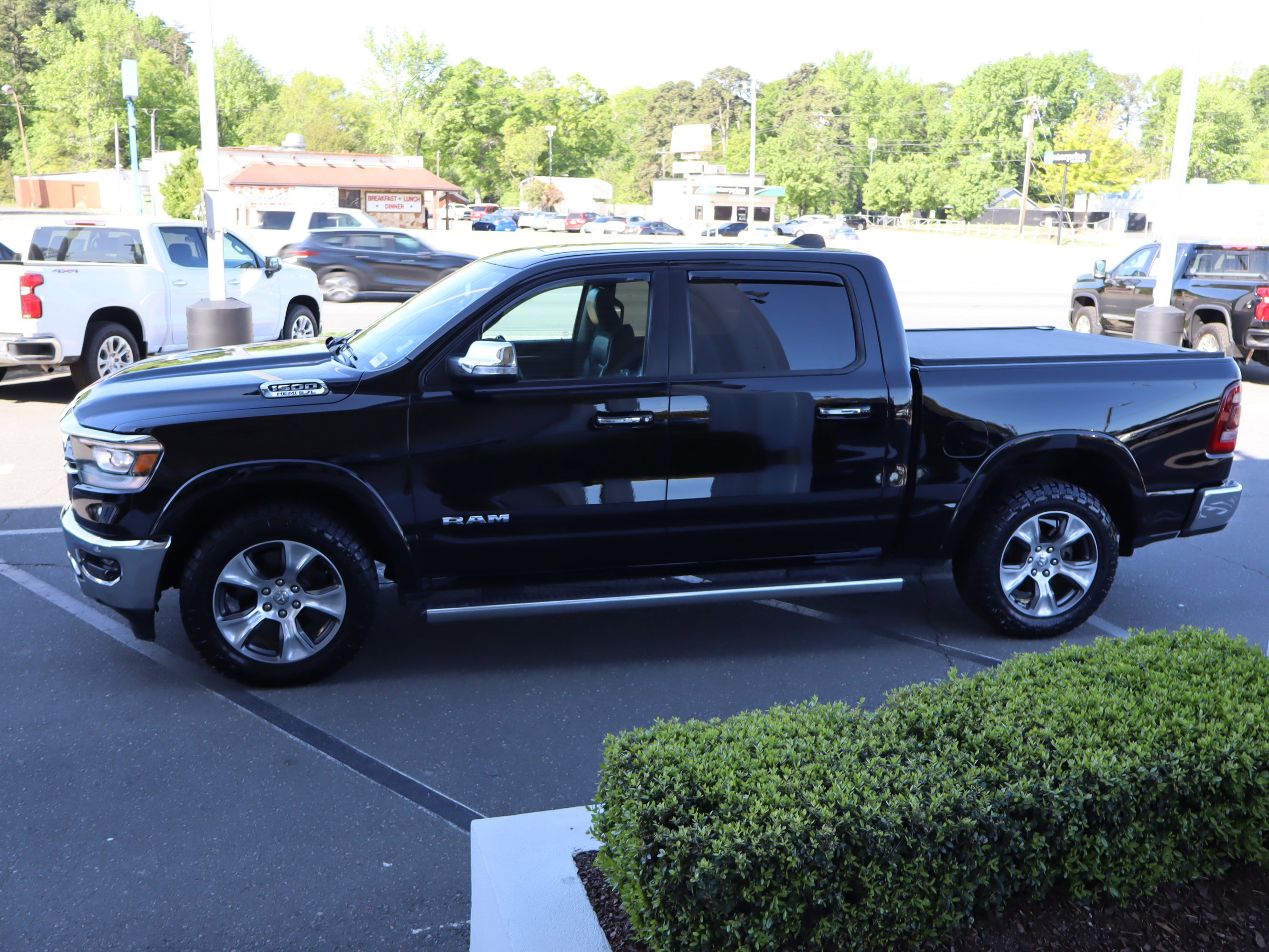 Used 2020 RAM 1500 Laramie AWD/4WD image 7