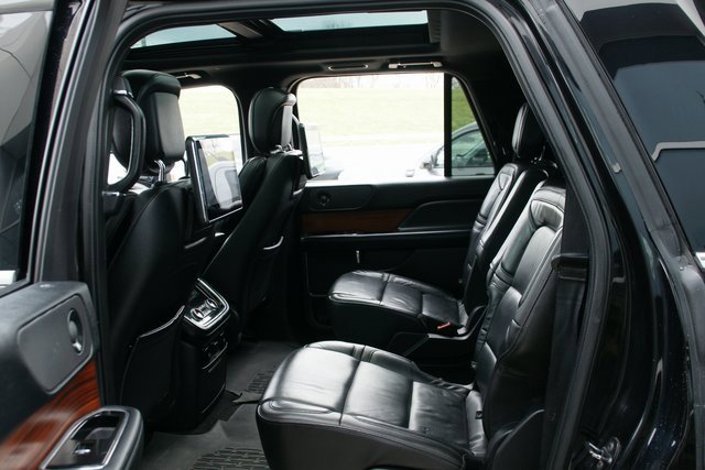 Used 2018 Lincoln Navigator L Select image 26