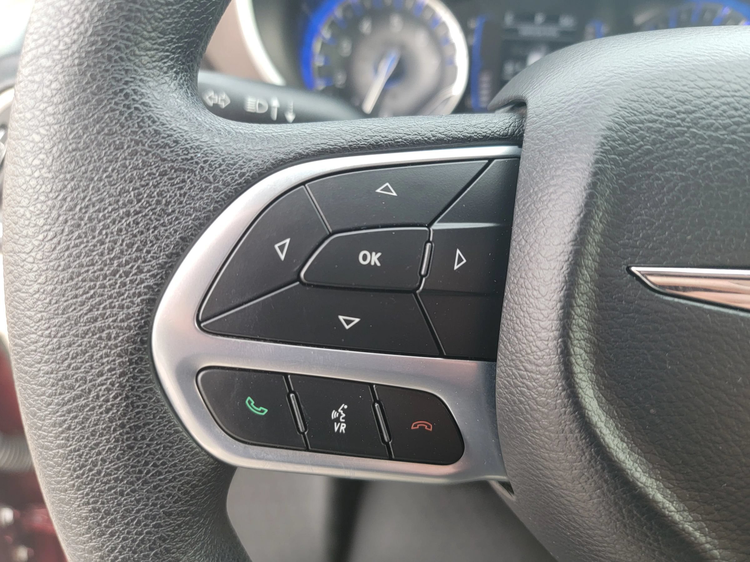 Used 2020 Chrysler Voyager L FWD image 25