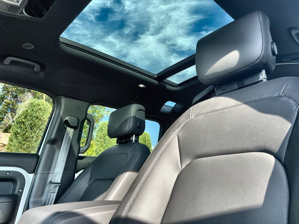 New 2026 Land Rover Defender 110 X-Dynamic SE AWD/4WD image 19