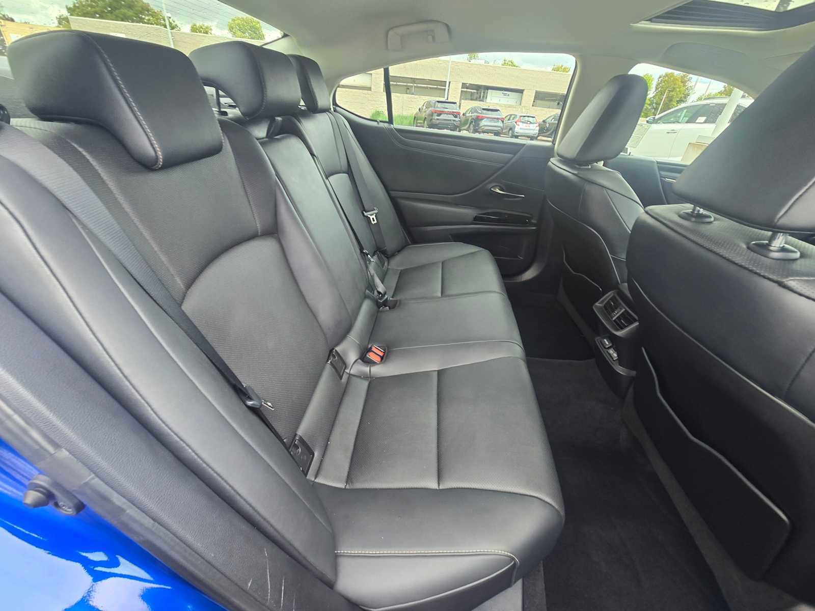 Used 2023 Lexus ES 350 w/ Premium Package FWD image 12