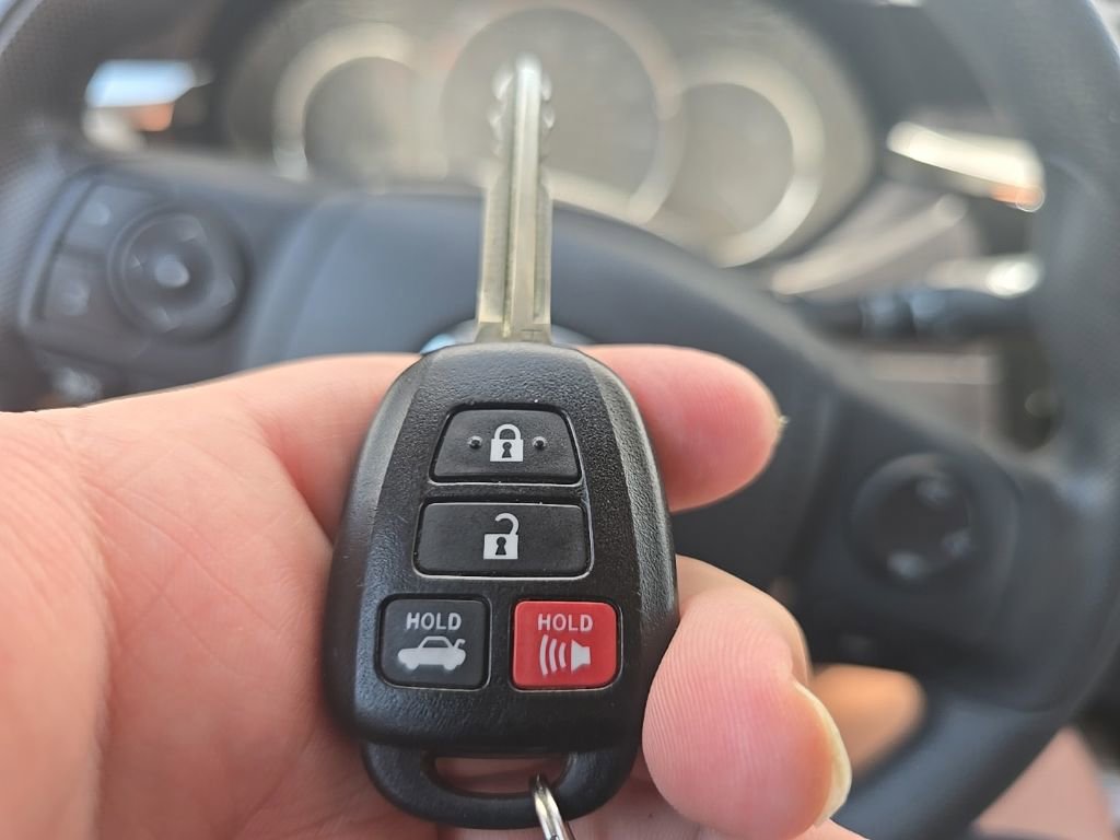 Used 2015 Toyota Corolla LE FWD image 21