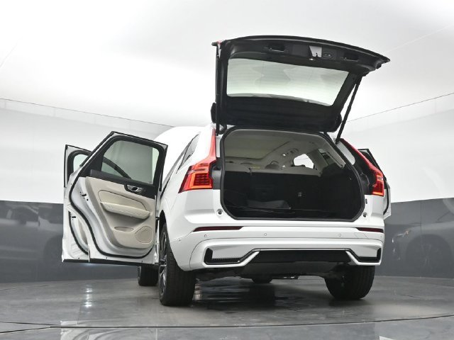 Used 2024 Volvo XC60 B5 Plus AWD/4WD image 50