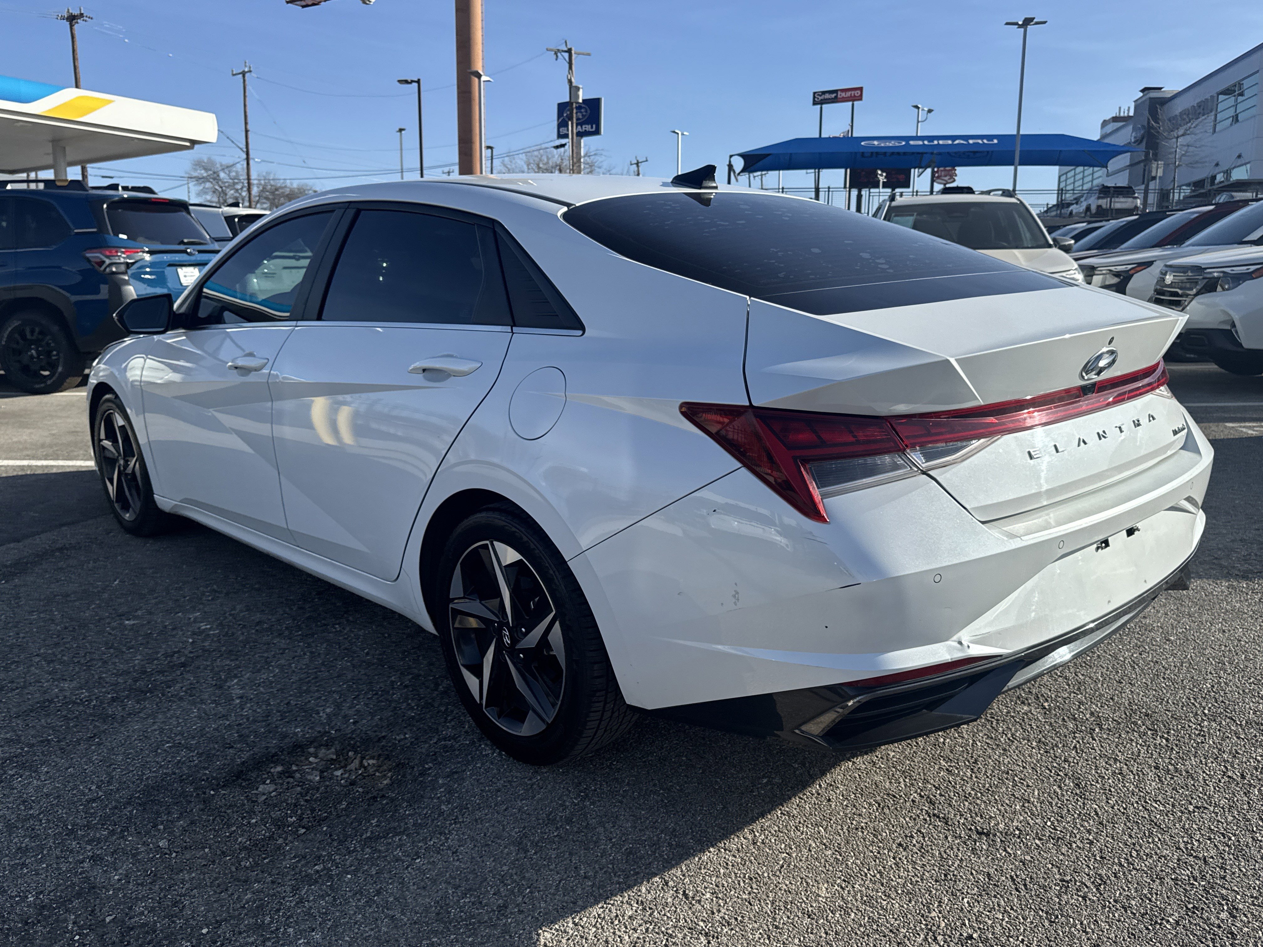 Used 2021 Hyundai Elantra Limited image 5