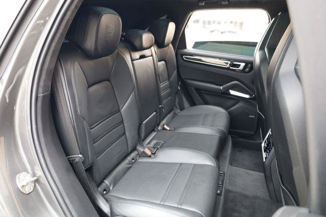 Used 2023 Porsche Cayenne Turbo AWD/4WD image 24