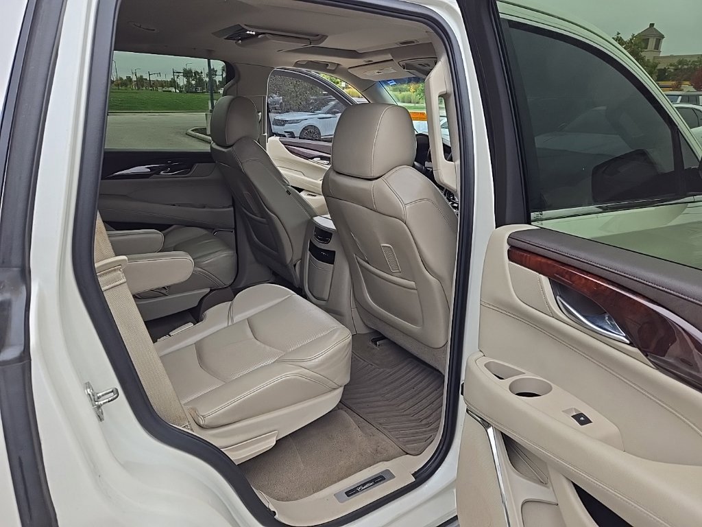 Used 2015 Cadillac Escalade Luxury AWD/4WD image 19