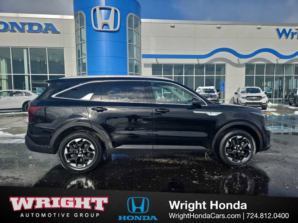 Used 2024 Kia Sorento S image 1