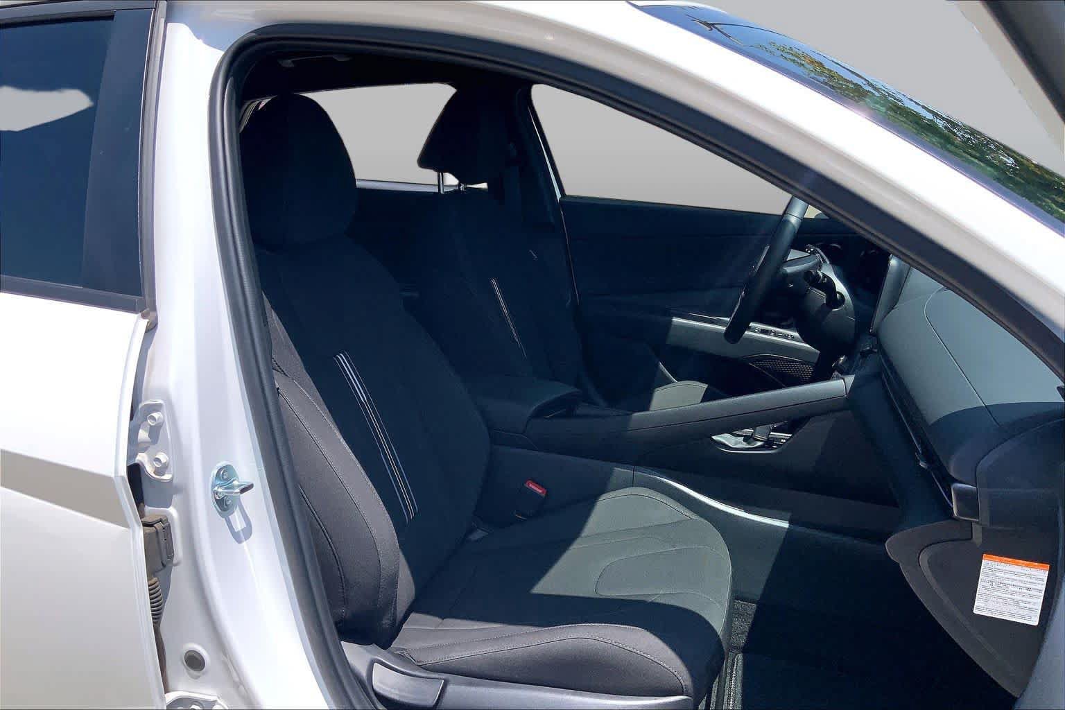 Used 2025 Hyundai Elantra SEL FWD image 9