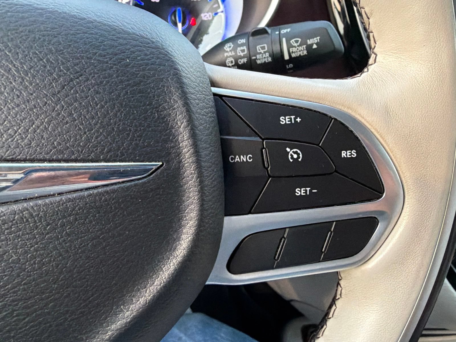 Used 2020 Chrysler Pacifica Limited FWD image 17