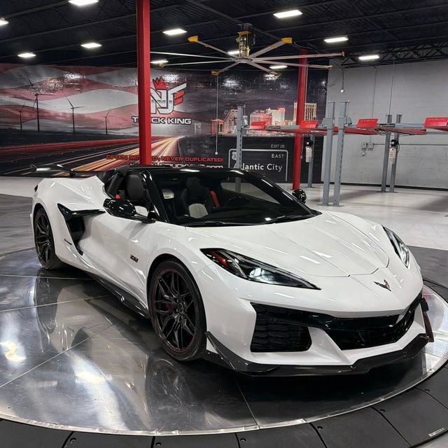 Used 2023 Chevrolet Corvette Z06 w/ Z07 Performance Package RWD image 24