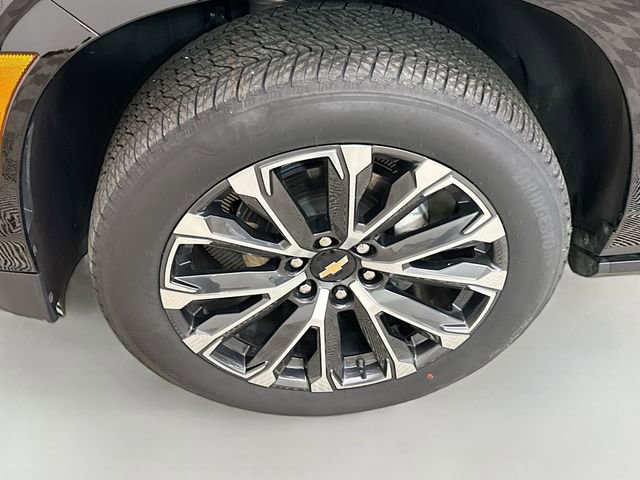 Used 2025 Chevrolet Suburban High Country AWD/4WD image 37