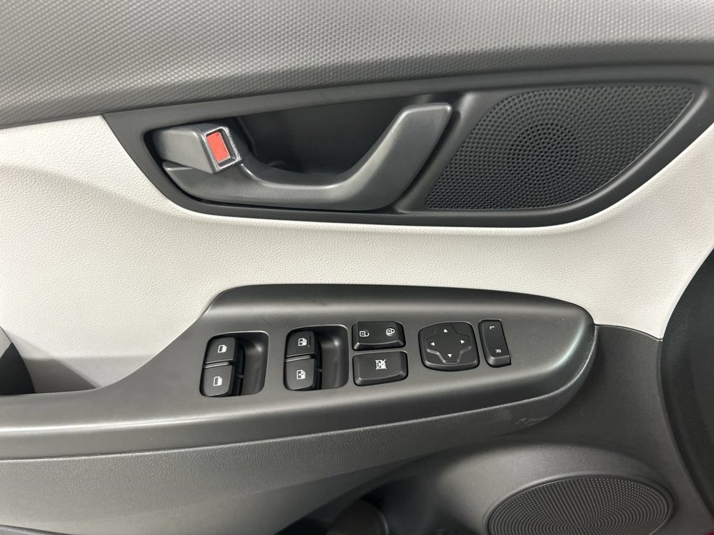 Used 2023 Hyundai Kona SEL AWD/4WD image 11