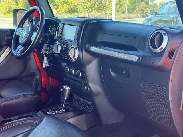 Used 2017 Jeep Wrangler Unlimited Rubicon w/ Connectivity Group AWD/4WD image 23