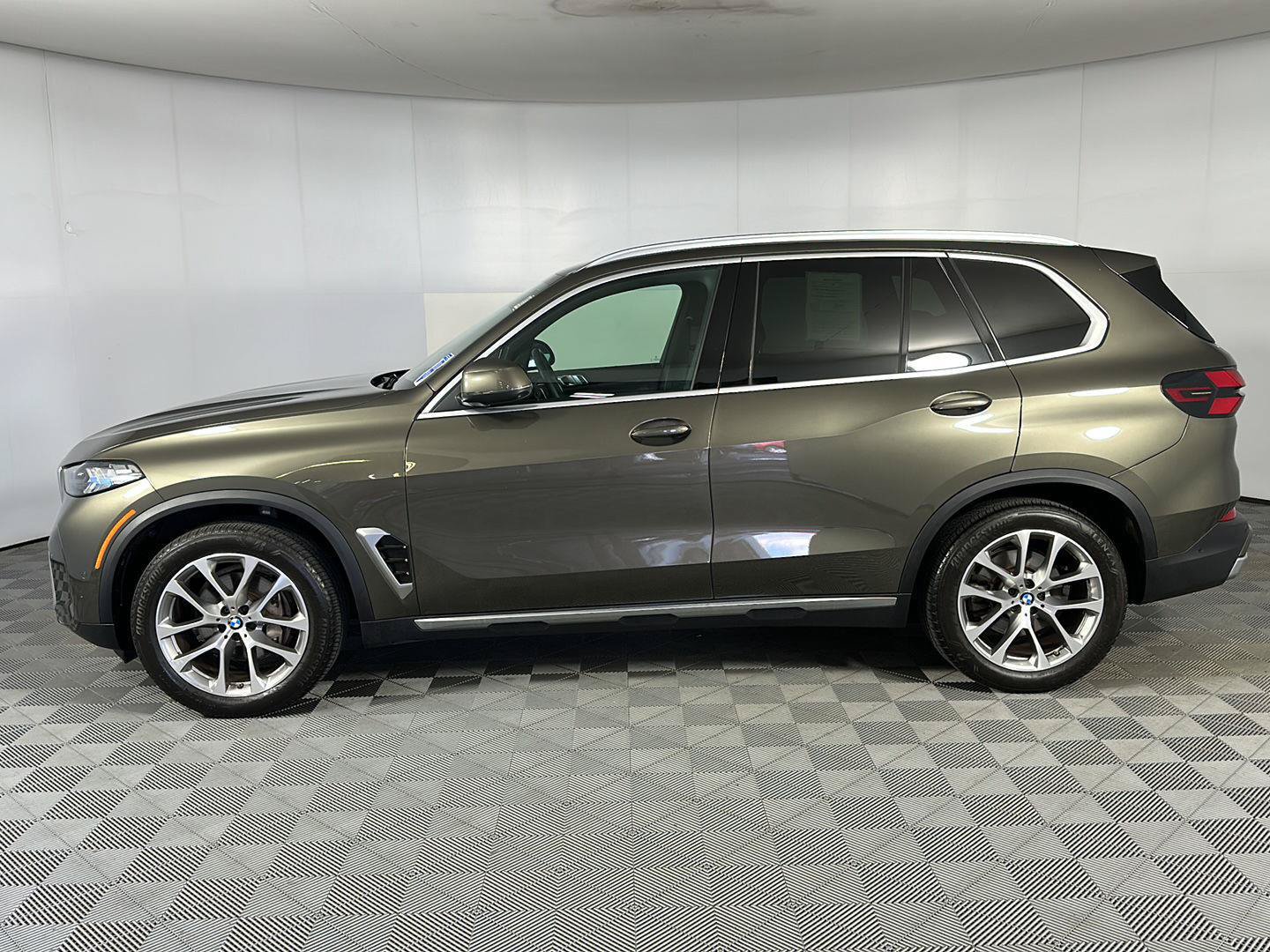 Used 2024 BMW X5 xDrive40i w/ Premium Package AWD/4WD image 7
