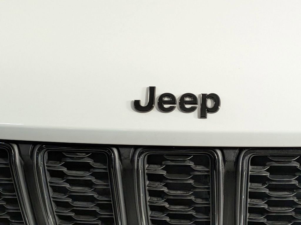Certified 2024 Jeep Grand Cherokee Altitude image 9