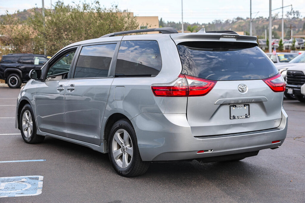 Used 2020 Toyota Sienna LE FWD image 23