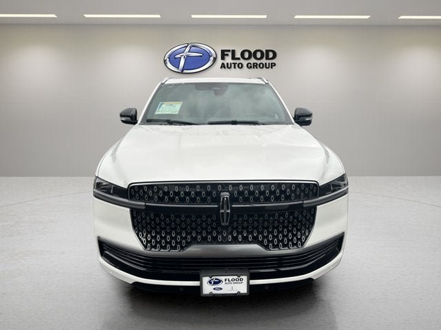 New 2027 Lincoln Navigator Reserve AWD/4WD image 2