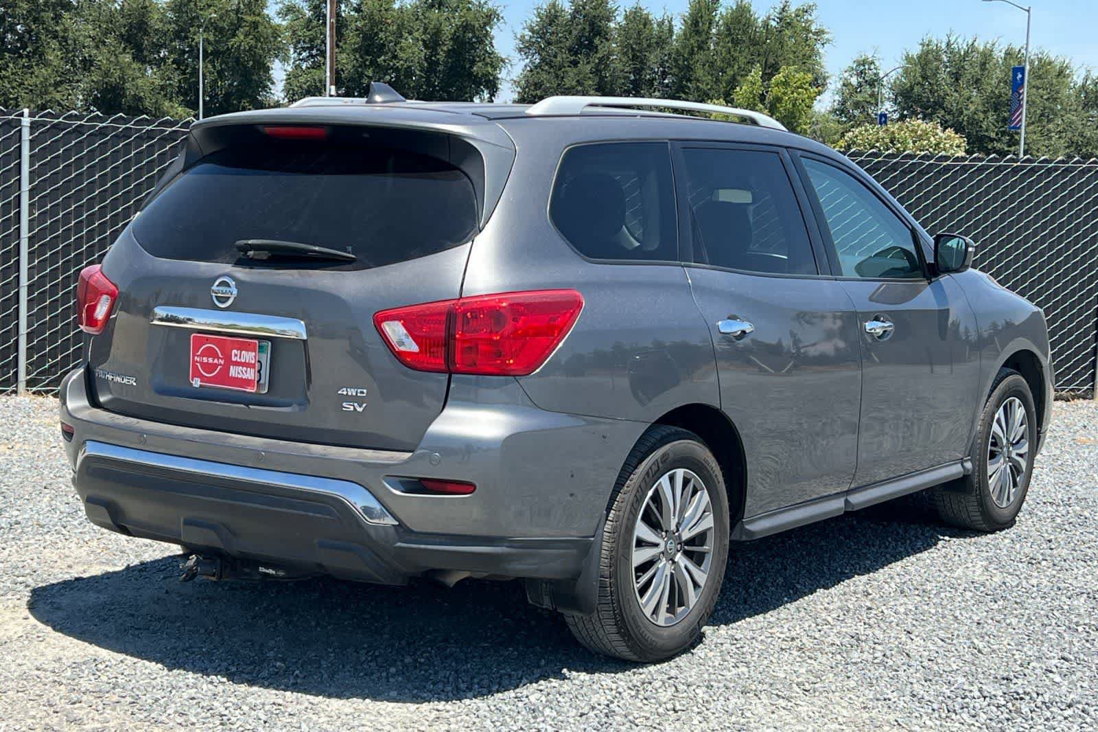 Used 2019 Nissan Pathfinder SV AWD/4WD image 3
