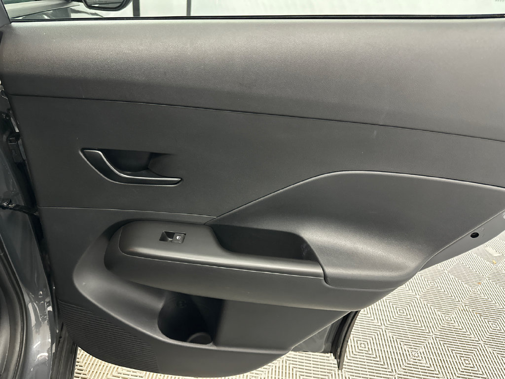 Used 2025 Hyundai Kona SEL AWD/4WD image 17