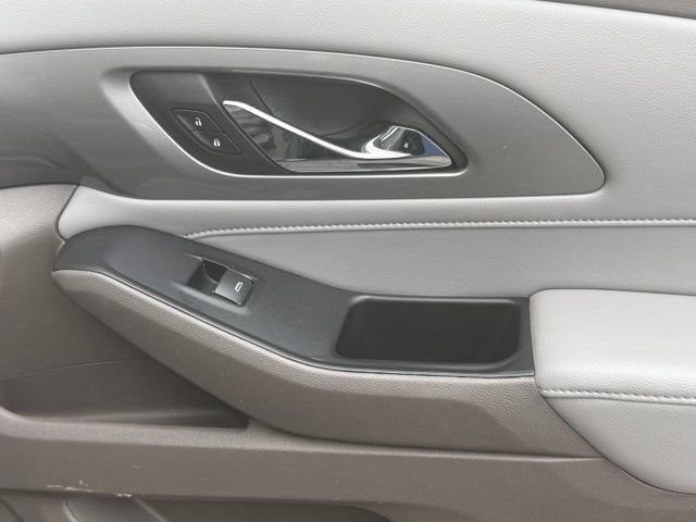 Used 2021 Chevrolet Traverse LT FWD image 19