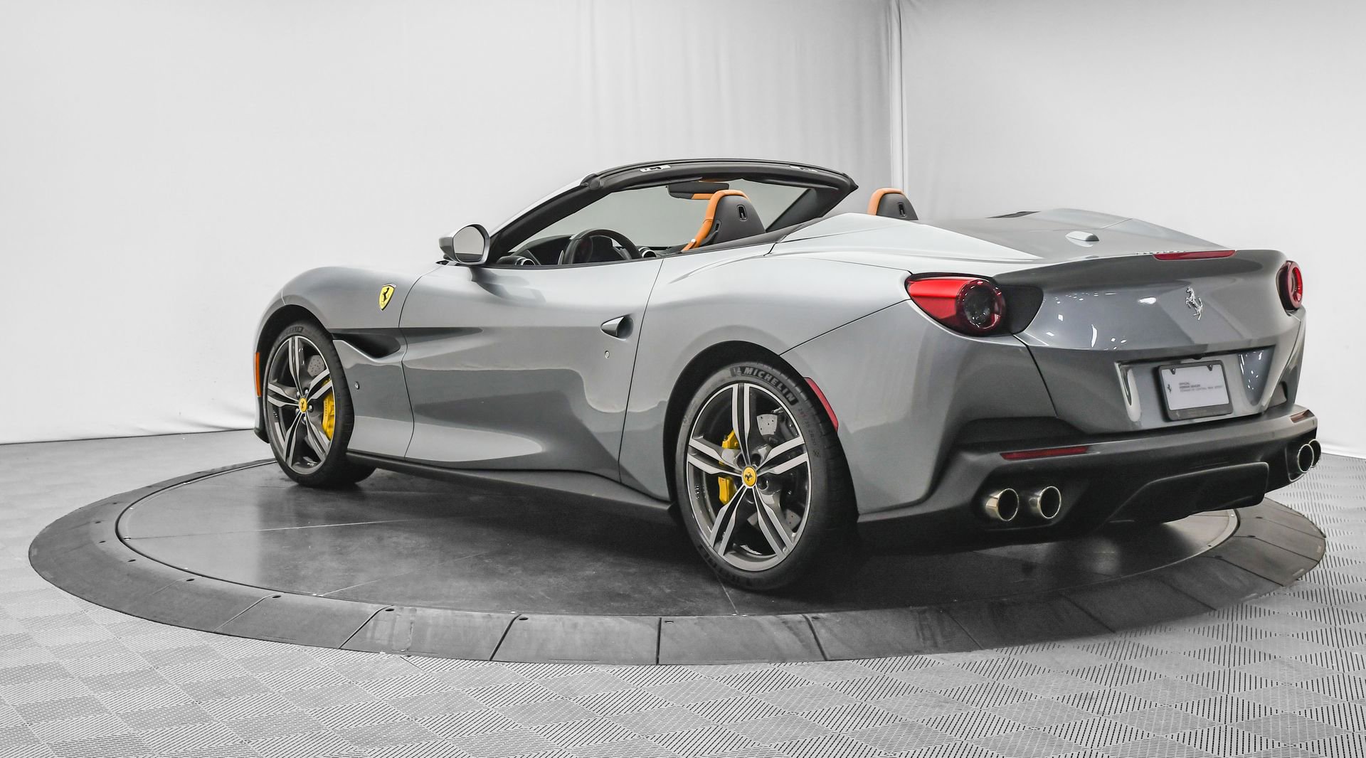 Used 2019 Ferrari Portofino image 6