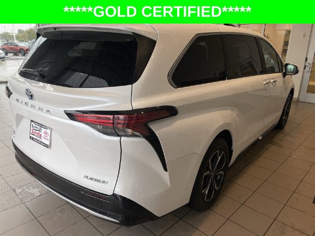 Used 2025 Toyota Sienna Platinum AWD/4WD image 35