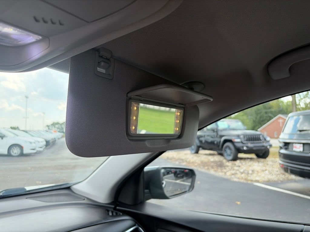 Used 2020 Chevrolet Equinox LT FWD image 27