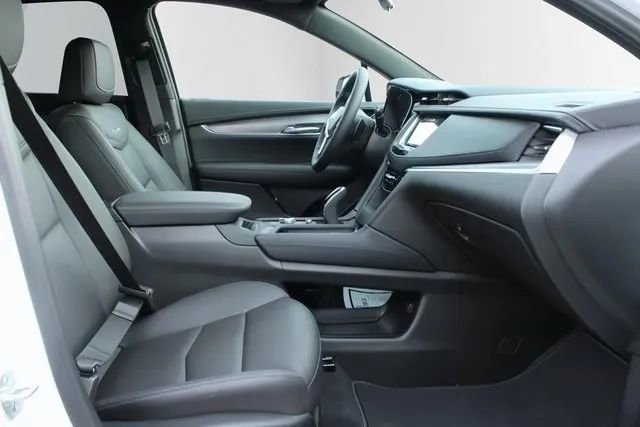 Used 2025 Cadillac XT5 Luxury image 24