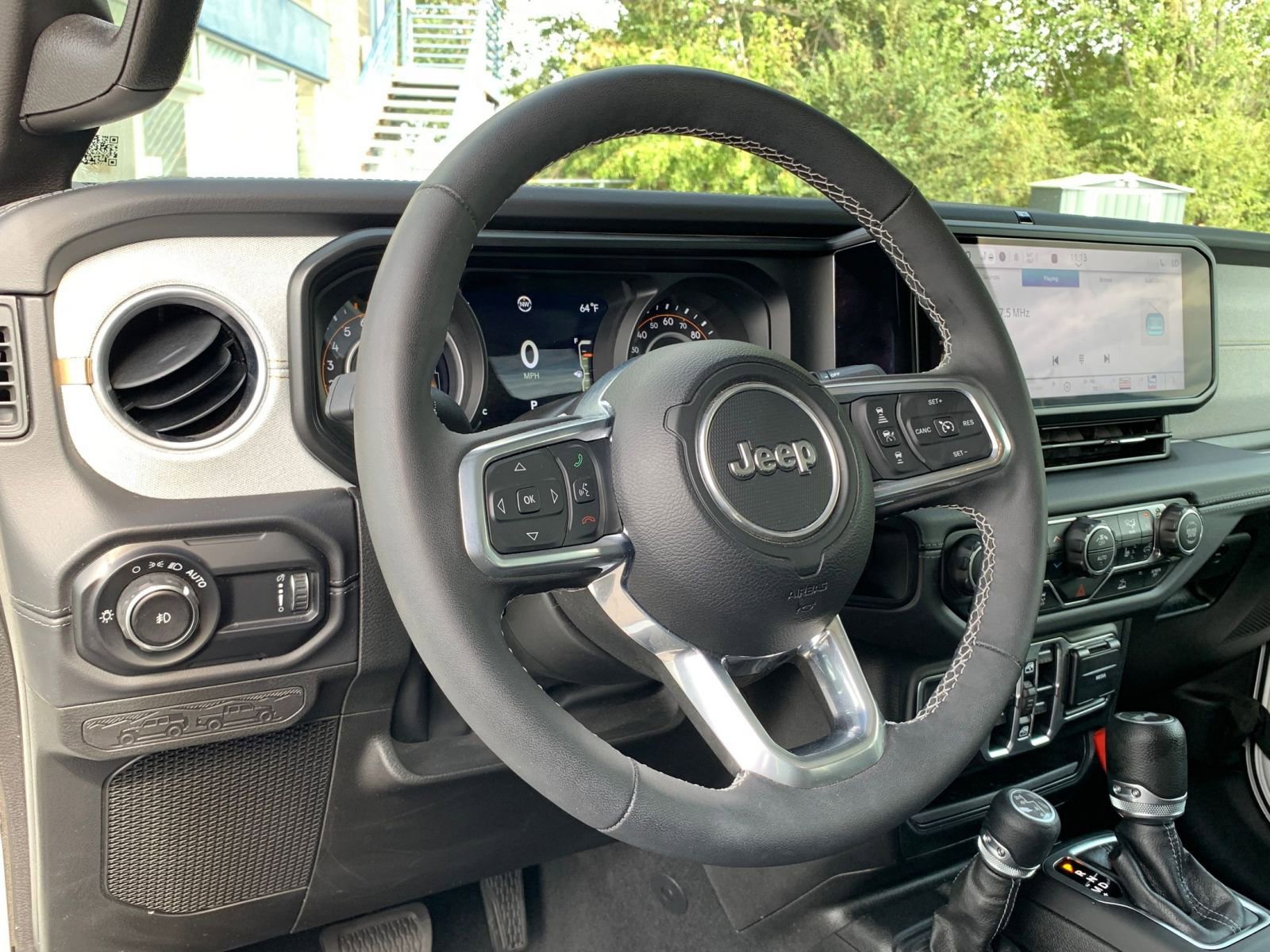 Used 2025 Jeep Wrangler Sahara image 33