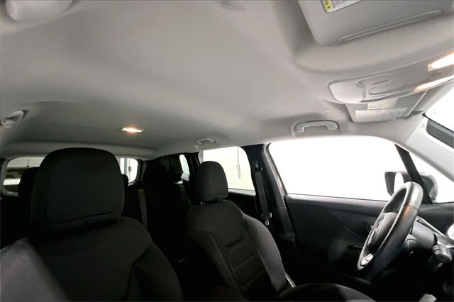 Used 2019 Jeep Renegade Latitude w/ Cold Weather Group image 29