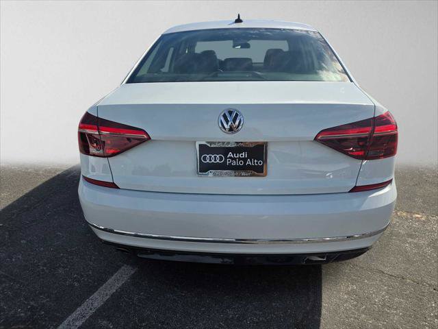 Used 2018 Volkswagen Passat 2.0T R-Line w/ R-Line Lighting Package FWD image 4