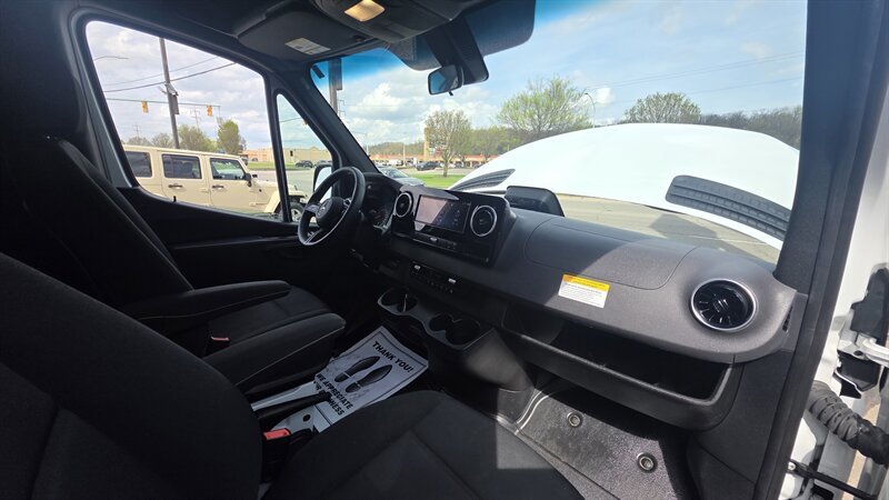 Used 2025 Mercedes-Benz Sprinter 2500 image 22