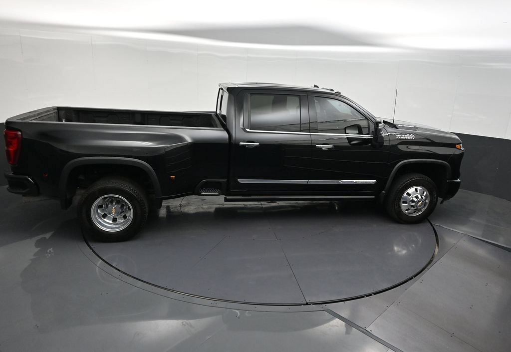 Used 2026 Chevrolet Silverado 3500 High Country w/ High Country Premium Package AWD/4WD image 22