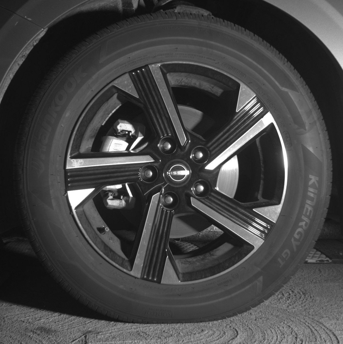 Used 2025 Nissan Sentra SV FWD image 12