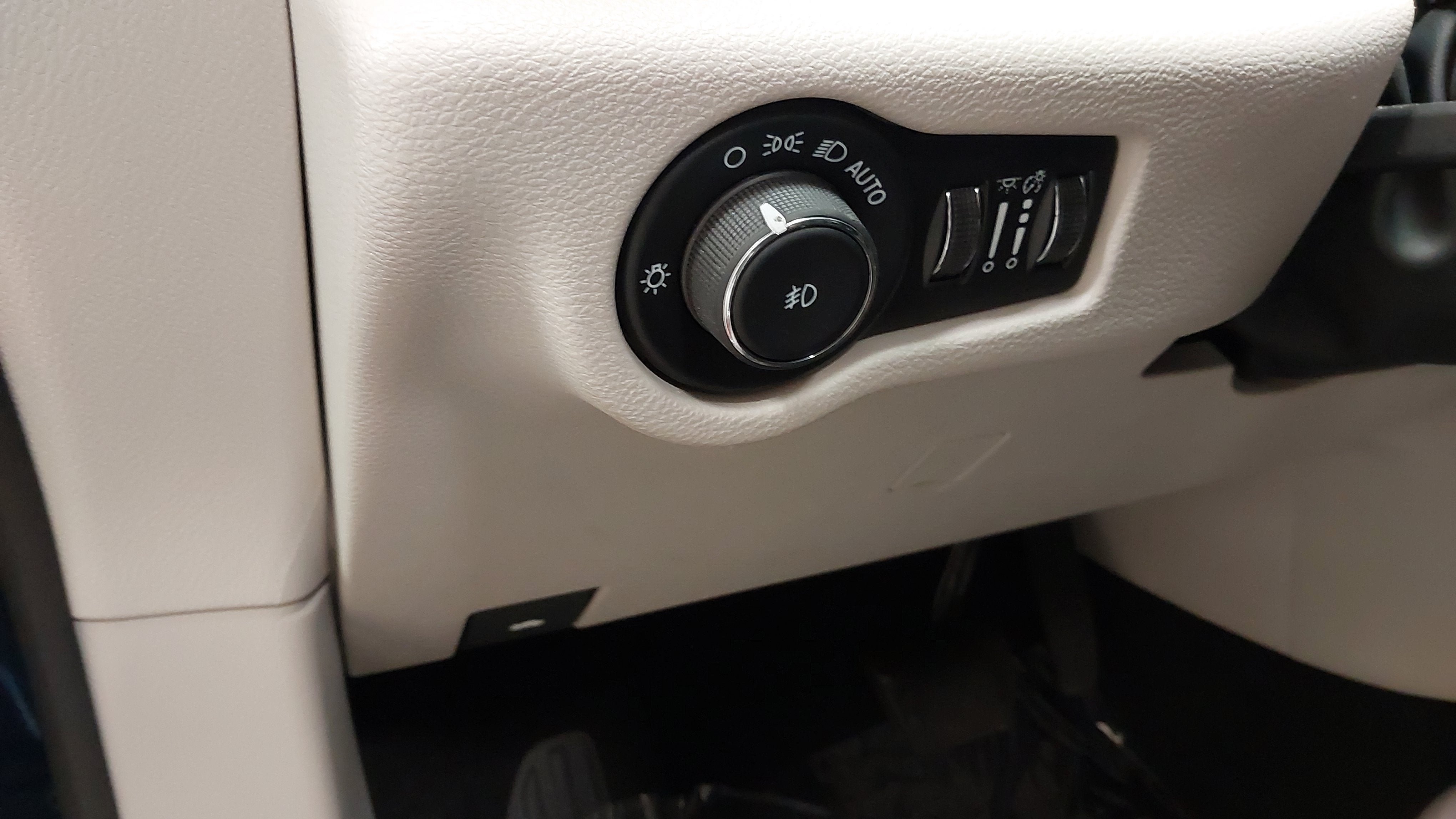 Used 2024 Chrysler Pacifica Touring-L FWD image 31